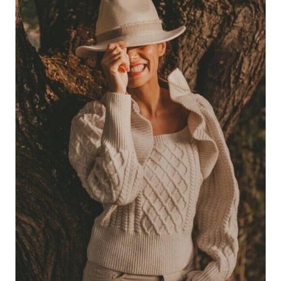 H&M Bloggers fav Cable Knit Sweater Ivory Beige Pullover Ruffle Shoulders sz S - Picture 1 of 15